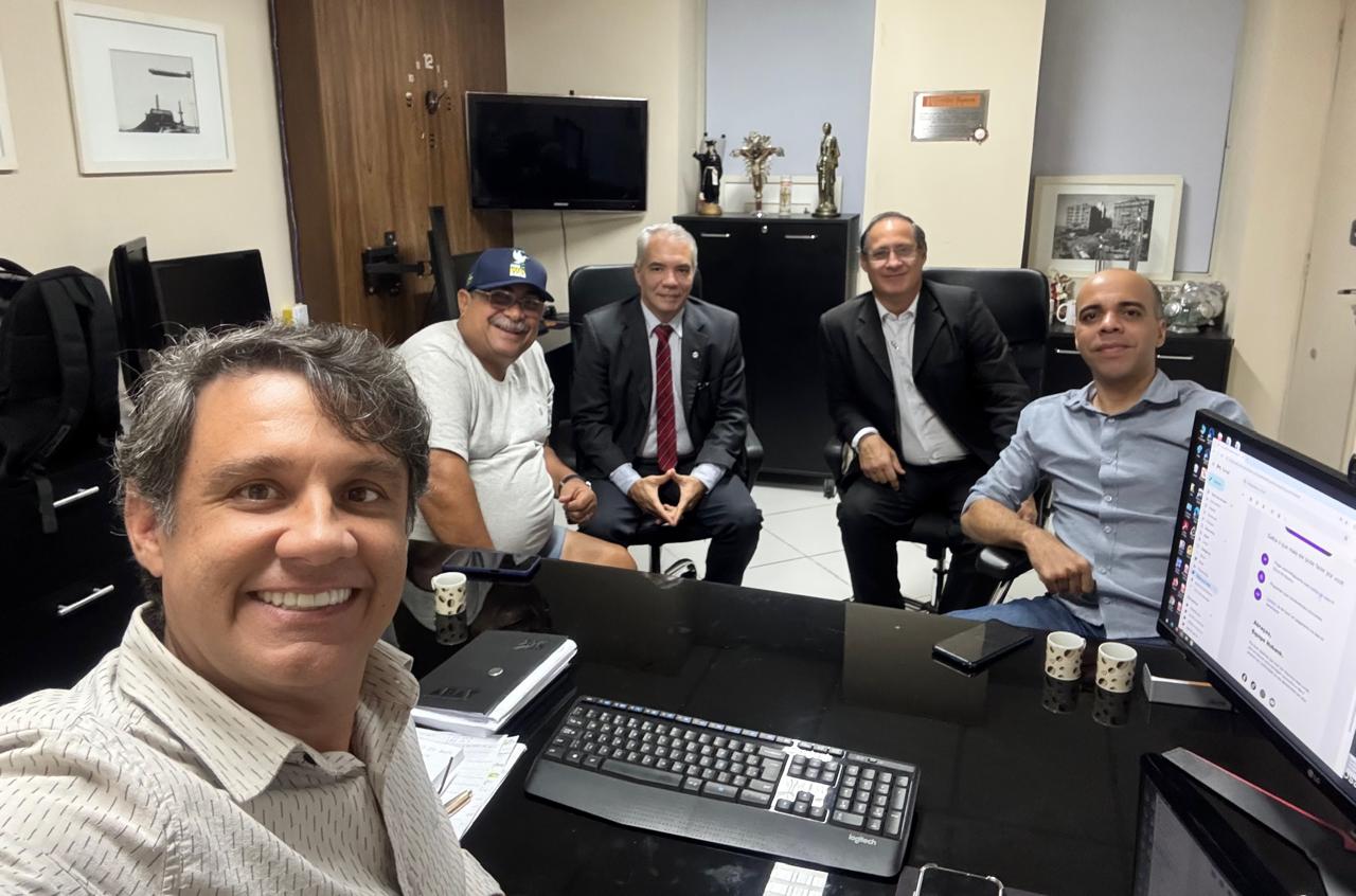 Equipe do escritório Marinho Bastos Advogados